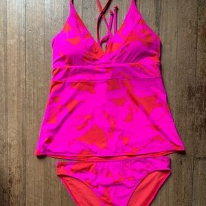 Super Bright Pink and Red Vineyard Vines Tankini NWOT